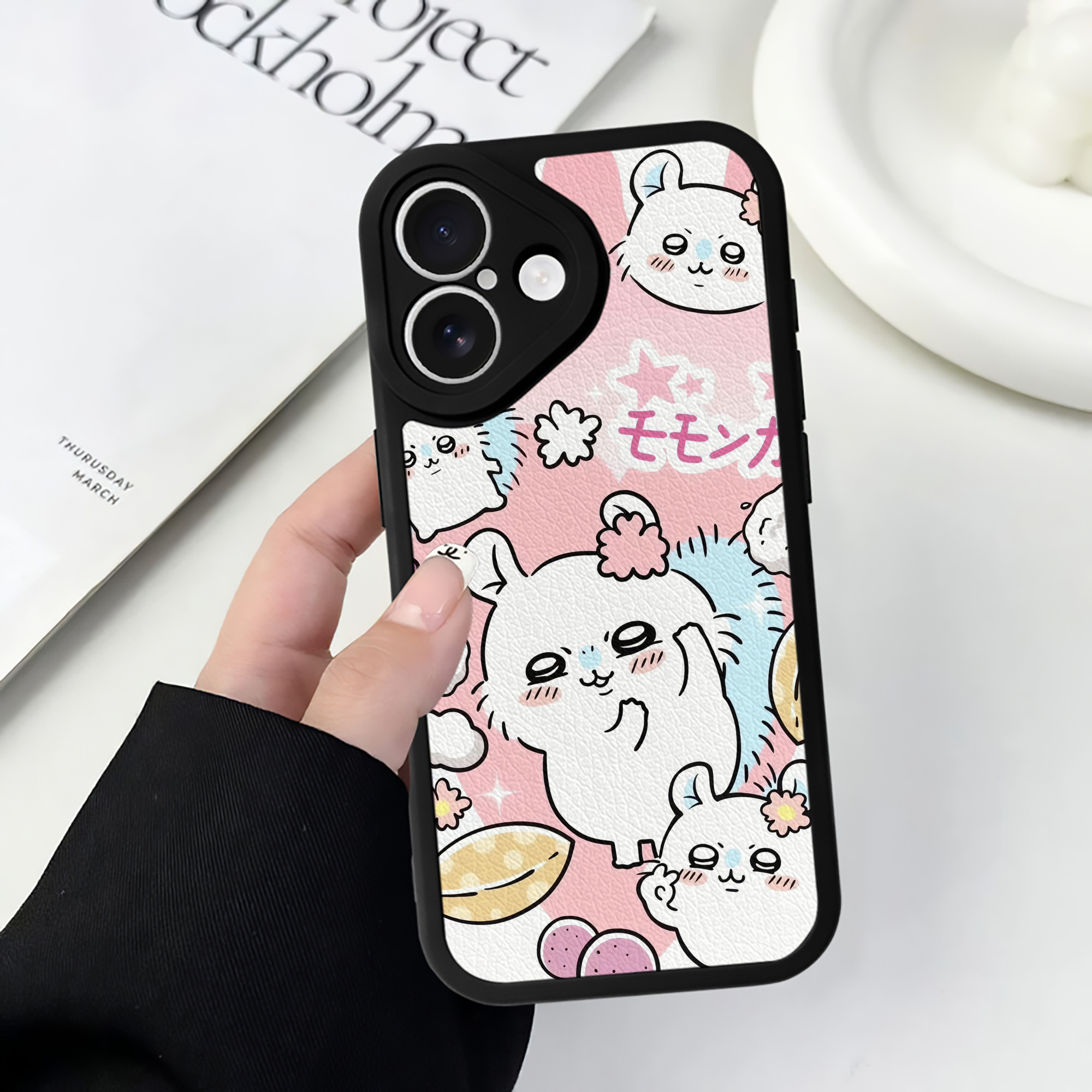 （画像用） ちいかわ Chii-kawa 【iPhone 16シリーズ対応】シリコンスマホケース（レザー調） 材質：シリコン